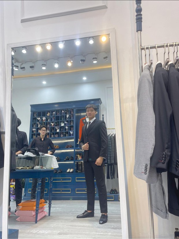 Cựu thủ môn U23 Việt Nam sắp đưa cô giáo tiểu học về nhà và câu chuyện động lòng 'dẫn bạn về nhà mất cả em gái'