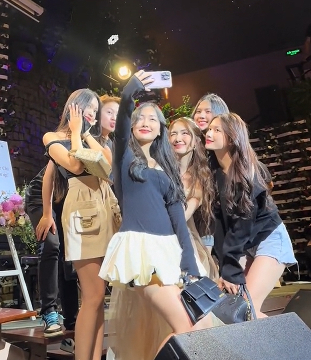 Hòa Minzy có tham dự cả 2 lễ cưới của Đoàn Văn Hậu và Doãn Hải My?