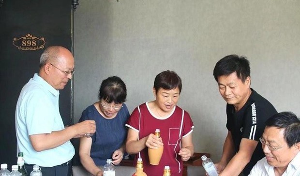 Họp lớp sau 20 năm ra trường, có người là chủ doanh nghiệp, có người nặng gánh mưu sinh, tôi phát hiện 5 QUY LUẬT - Ảnh 2. Họp lớp sau 20 năm ra trường, có người là chủ doanh nghiệp, có người nặng gánh mưu sinh, tôi phát hiện 5 QUY LUẬT - Ảnh 2.