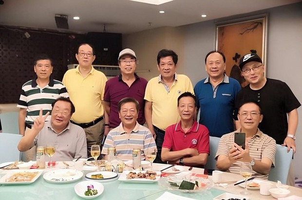 Họp lớp sau 20 năm ra trường, có người là chủ doanh nghiệp, có người nặng gánh mưu sinh, tôi phát hiện 5 QUY LUẬT - Ảnh 1. Họp lớp sau 20 năm ra trường, có người là chủ doanh nghiệp, có người nặng gánh mưu sinh, tôi phát hiện 5 QUY LUẬT - Ảnh 1.