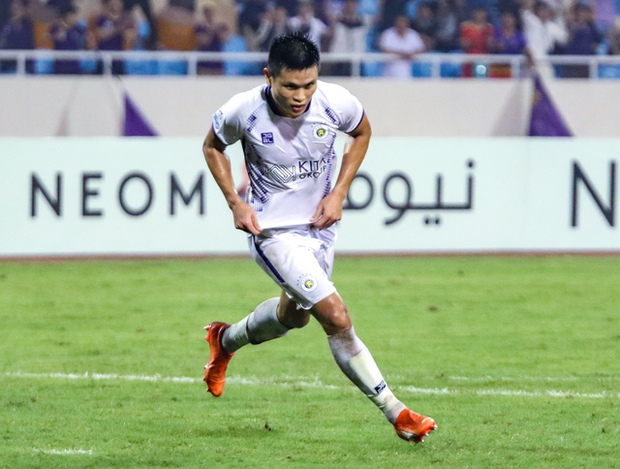 Phạm Tuấn Hải soán ngôi với Ronaldo ở trận đấu AFC Champions League