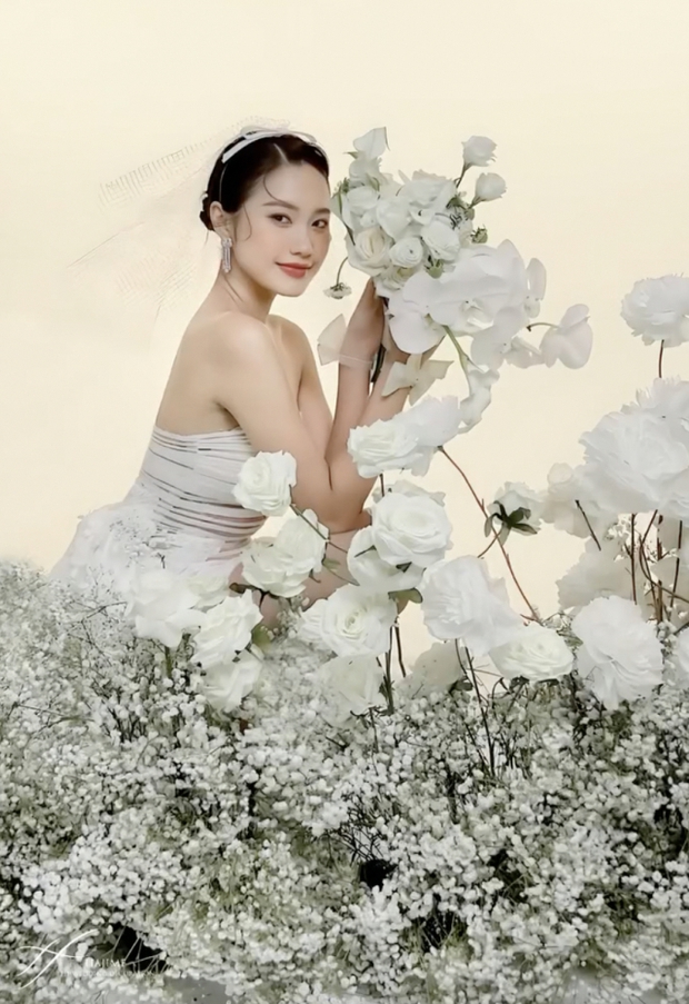 Doãn Hải My chia sẻ hình ảnh cưới với Đoàn Văn Hậu, khoe vẻ đẹp nóng bỏng và dáng vóc quyến rũ