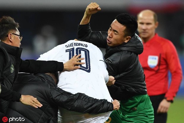 Huyền thoại ĐT Trung Quốc lên tiếng chỉ trích đánh gắp từ đối thủ Thái Lan