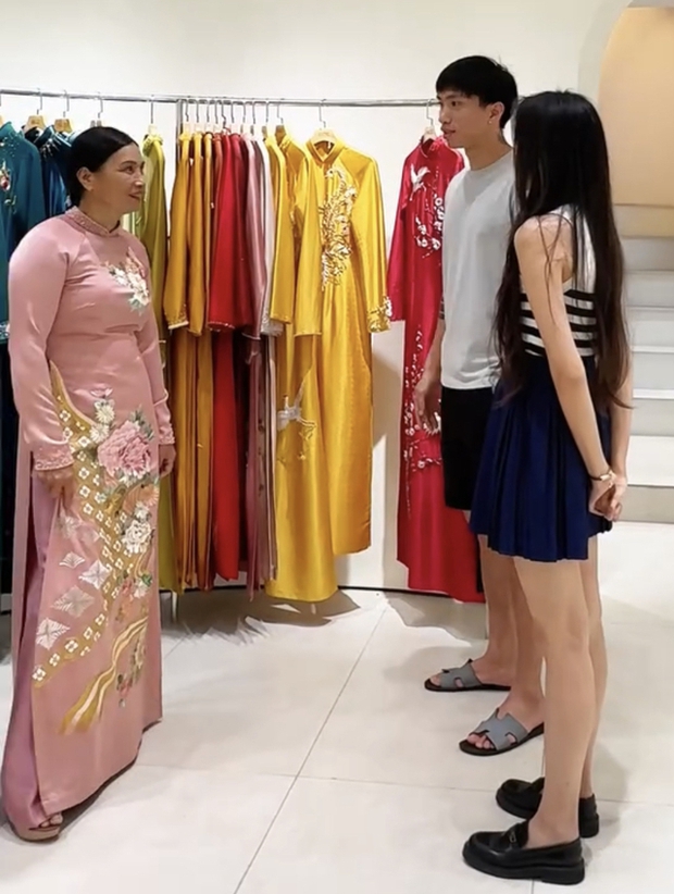 Doãn Hải My xinh đẹp hạnh phúc đi chọn áo dài cùng mẹ chồng, dâu ngoan như vậy không kỳ lạ Đoàn Văn Hậu bị đắm đuối