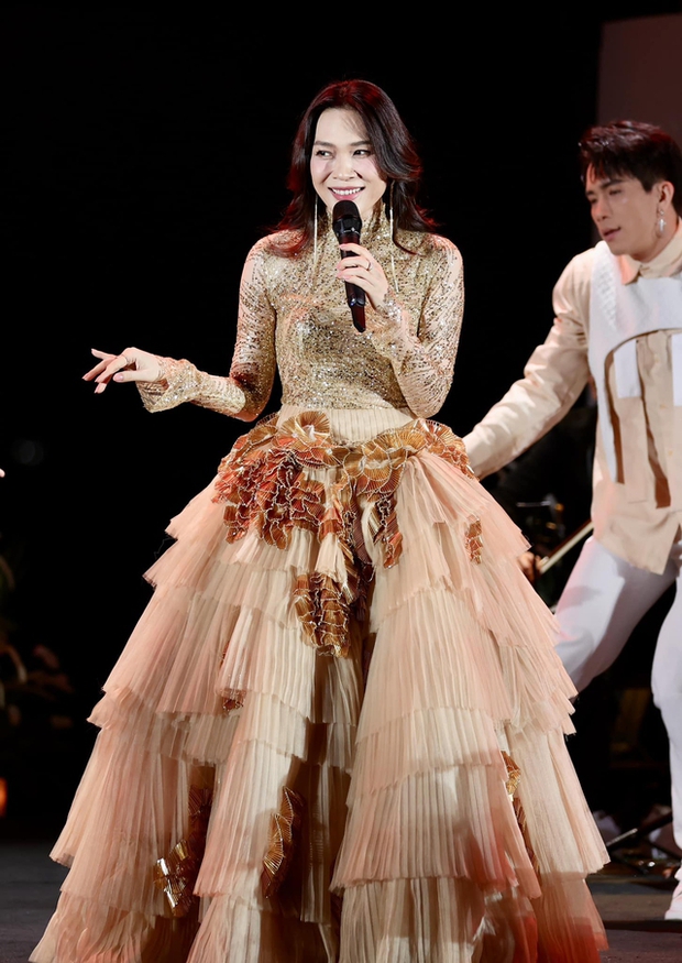 Sự huyền thoại về chiếc micro cao cấp của Mỹ Tâm, vừa sen lồng câu chuyện văn minh này với danh ca trẻ