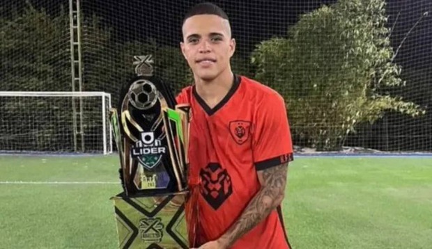 Chiếc xe chết héo sau vụ tai nạn kinh hoàng, hình ảnh từ buồng lái cho thấy tốc độ 129km/h