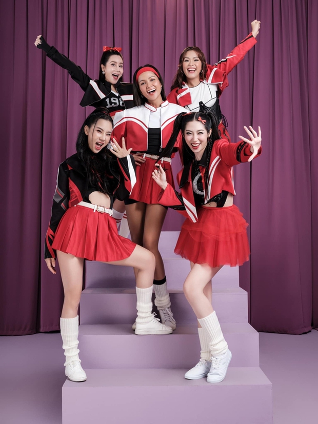 Phương Vy bị diva Mỹ Linh đặt vào đúng vị trí vì không thể xoay sở