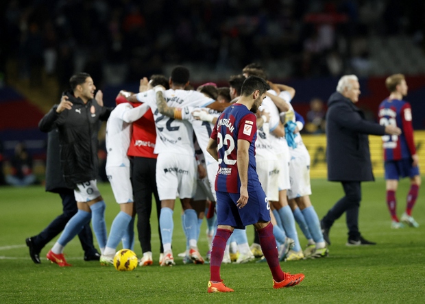 Girona đánh bại Barca trong trận cầm cự kịch tính, chiếm ngôi đầu La Liga