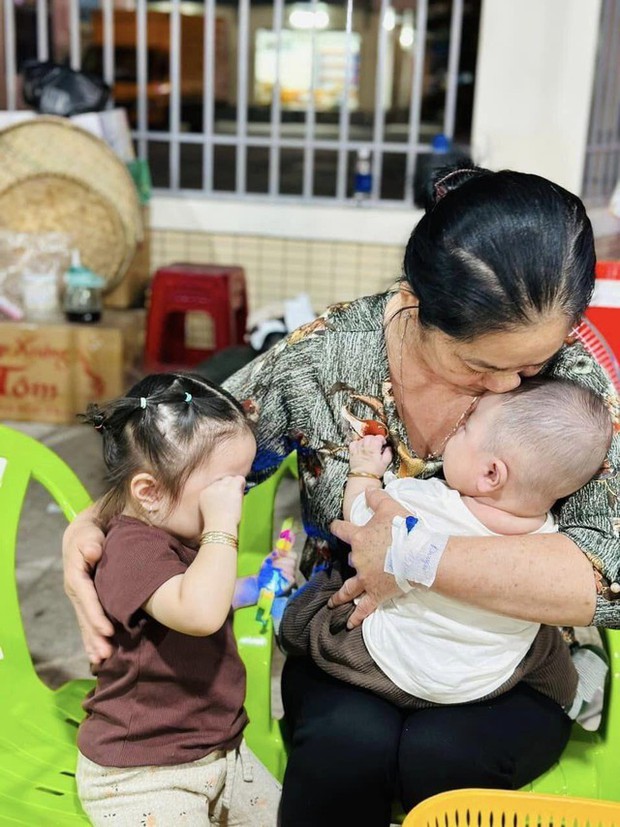 Lê Dương Bảo Lâm bật khóc nức nở: Cảm giác khủng khiếp nhất là 2 vợ chồng dẫn mẹ đi chọn huyệt mộ - Ảnh 6.