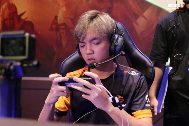 Chỉ sống nhờ biết né? Team Flash tiên phong đưa Việt Nam vô địch AIC 2023