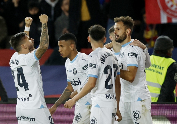 Girona đánh bại Barca trong trận cầm cự kịch tính, chiếm ngôi đầu La Liga