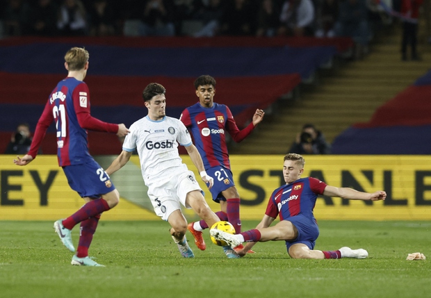 Girona đánh bại Barca trong trận cầm cự kịch tính, chiếm ngôi đầu La Liga
