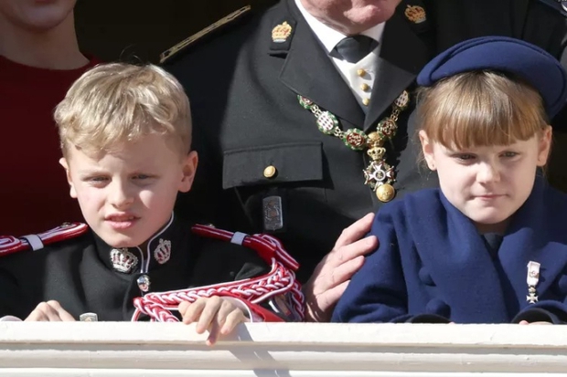 Cặp song sinh đáng yêu nhất của hoàng gia châu Âu đón sinh nhật lần thứ 9, khiến người hâm mộ lịm tim vì vẻ ngoài quá đỗi đáng yêu - Ảnh 4.