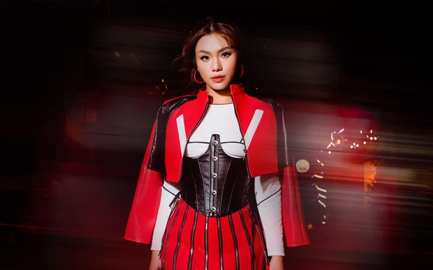 Phương Vy bị diva Mỹ Linh đặt vào đúng vị trí vì không thể xoay sở