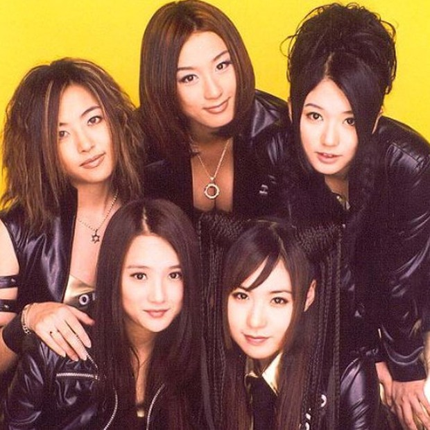 Cuộc đấu khẩu hiệu sốc giữa fandom trong thời đại trước sự ra đời của mạng xã hội