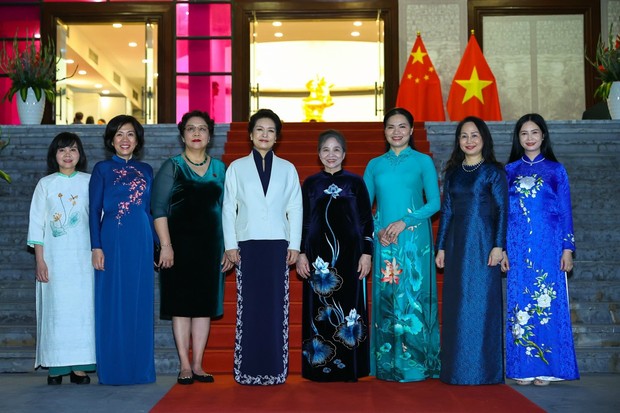 Phu nhân Tổng Bí thư Nguyễn Phú Trọng và Phu nhân Tổng Bí thư, Chủ tịch nước Tập Cận Bình thăm Bảo tàng Phụ nữ Việt Nam - Ảnh 9.