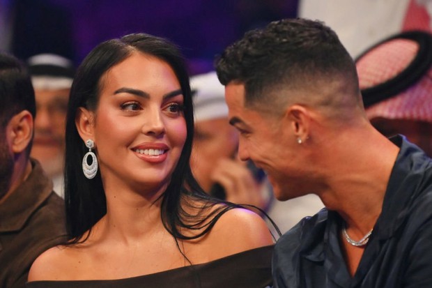 Cuộc sống sang trọng và thuận tiện của Ronaldo và Messi sau khi chuyển nhà