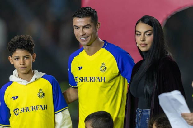 Cuộc sống sang trọng và thuận tiện của Ronaldo và Messi sau khi chuyển nhà