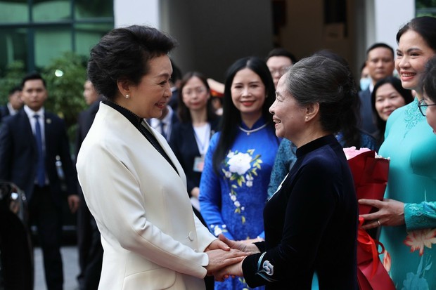 Phu nhân Tổng Bí thư Nguyễn Phú Trọng và Phu nhân Tổng Bí thư, Chủ tịch nước Tập Cận Bình thăm Bảo tàng Phụ nữ Việt Nam - Ảnh 1.