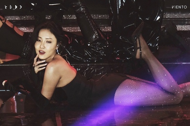 Nhóm nhạc nữ Kpop kết hợp concept 18+ gây tranh cãi, Hwasa (MAMAMOO) bị nhắc đến!