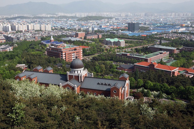 Ghé thăm ngôi trường có khuôn viên đẹp nhất Hàn Quốc: Từng lên gần 150 phim, có hẳn 2 trạm tàu điện ngầm bên trong - Ảnh 4.