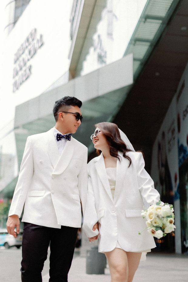 Thần đồng bóng đá Việt Nam bất ngờ đính hôn