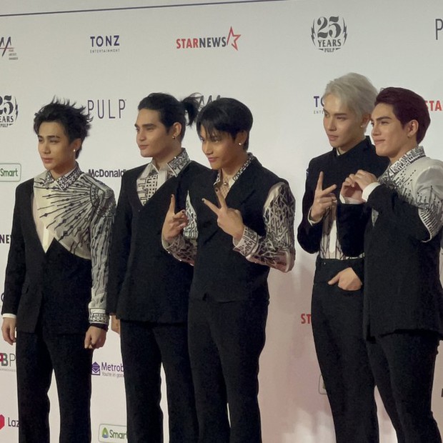 Siêu thảm đỏ AAA 2023: Trận đấu visual khắc tinh giữa Jang Won Young, Jae Joong, và Suho