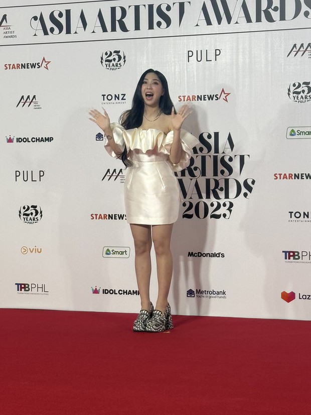 Siêu thảm đỏ AAA 2023: Trận đấu visual khắc tinh giữa Jang Won Young, Jae Joong, và Suho