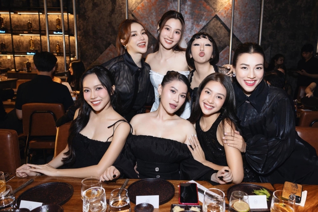 Sự kiện độc thân của Diễm My 9x gây chú ý: Vẻ đẹp hoàn hảo của cô dâu, sự xuất hiện nổi bật của mẹ cô Nhã Phương trong hàng loạt mỹ nhân Vbiz