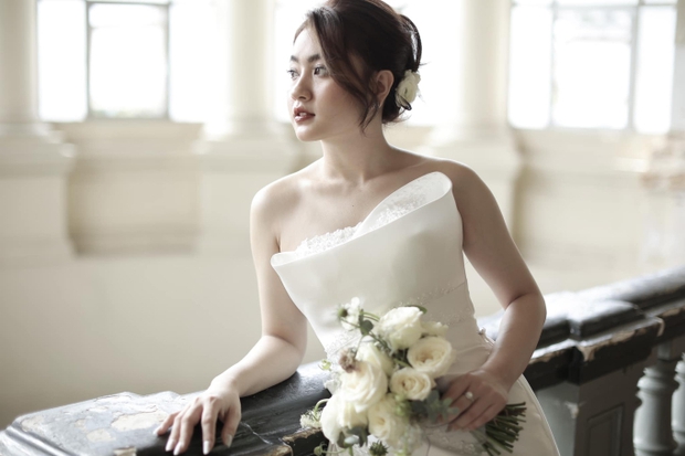 Thần đồng bóng đá Việt Nam bất ngờ đính hôn