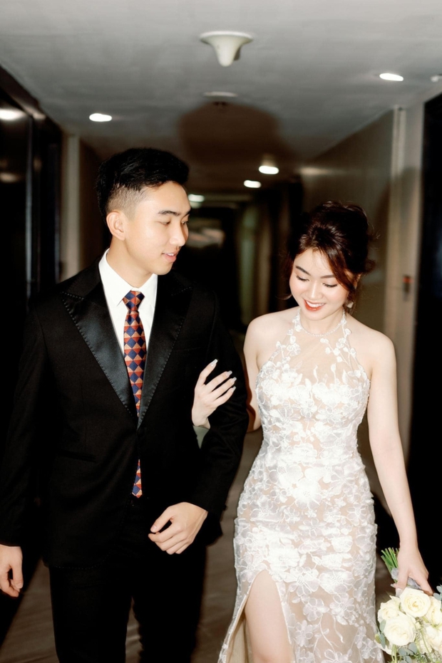 Thần đồng bóng đá Việt Nam bất ngờ đính hôn