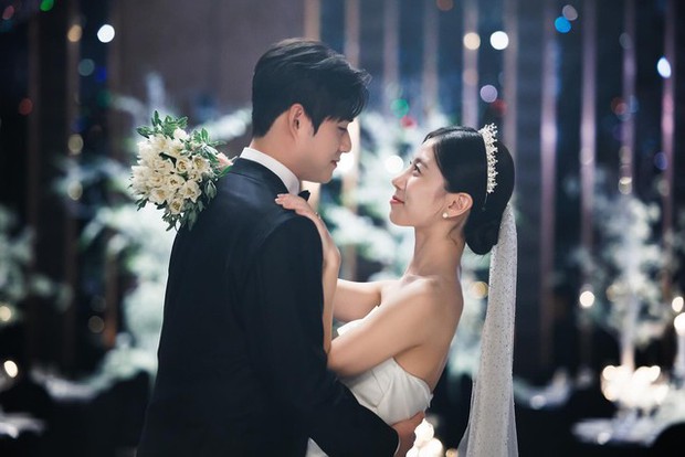 Ngắm tận hưởng khoảnh khắc lễ cưới tuyệt đẹp của huyền thoại SKT T1 và nữ MC nổi tiếng nhất LCK