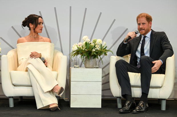 Năm 2023 của Harry - Meghan: Quay lưng với gia đình để rồi trở thành kẻ thất bại nhất Hollywood - Ảnh 7.