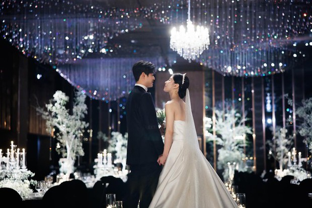 Ngắm tận hưởng khoảnh khắc lễ cưới tuyệt đẹp của huyền thoại SKT T1 và nữ MC nổi tiếng nhất LCK