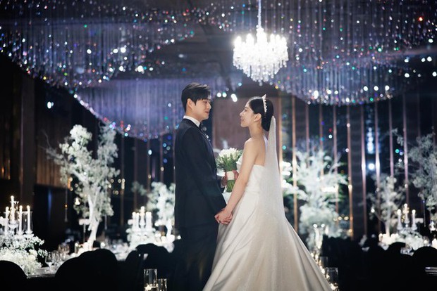 Ngắm tận hưởng khoảnh khắc lễ cưới tuyệt đẹp của huyền thoại SKT T1 và nữ MC nổi tiếng nhất LCK