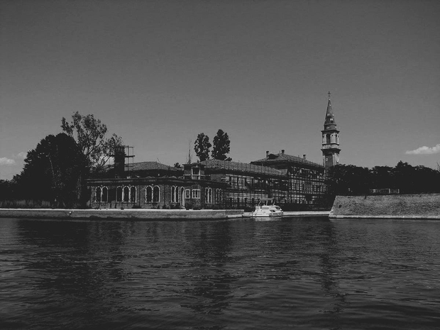 Đảo Poveglia: Hòn đảo bí ẩn và đáng sợ nhất thế giới vì những chuyện lạ khó lý giải - Ảnh 3.