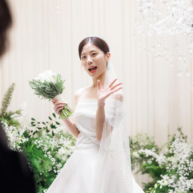 Ngắm tận hưởng khoảnh khắc lễ cưới tuyệt đẹp của huyền thoại SKT T1 và nữ MC nổi tiếng nhất LCK