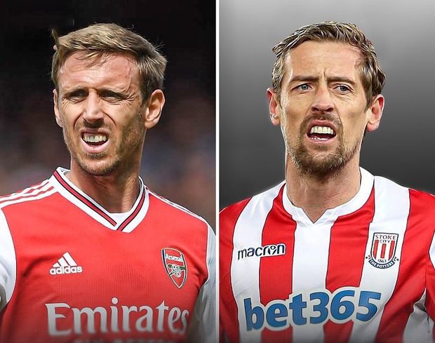 Bản sao đáng kinh ngạc của ngôi sao bóng đá huyền thoại