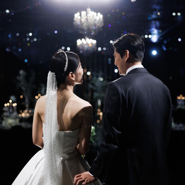 Ngắm tận hưởng khoảnh khắc lễ cưới tuyệt đẹp của huyền thoại SKT T1 và nữ MC nổi tiếng nhất LCK