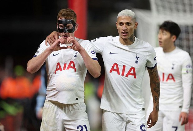 Vượt mặt MU tới 7 điểm, Tottenham giành chiến thắng đậm trên sân khách