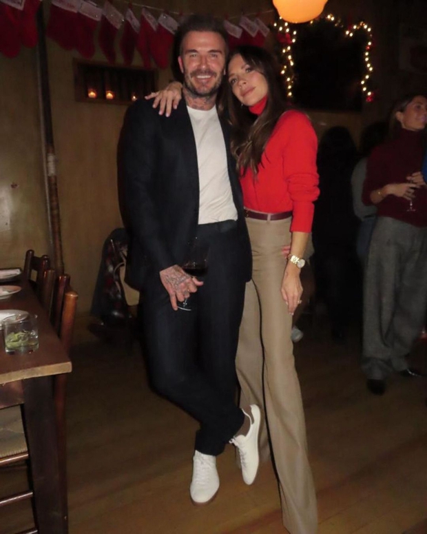 David Beckham tròn vai mặc nội y sửa tivi để vợ ngả mũ thán phục