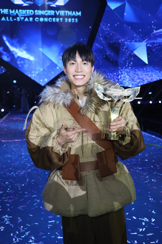 Cuộc phỏng vấn nóng với Quán quân Anh Tú (Ca Sĩ Mặt Nạ): Chưa từng một lần cầm cúp vàng từ khi thành danh…