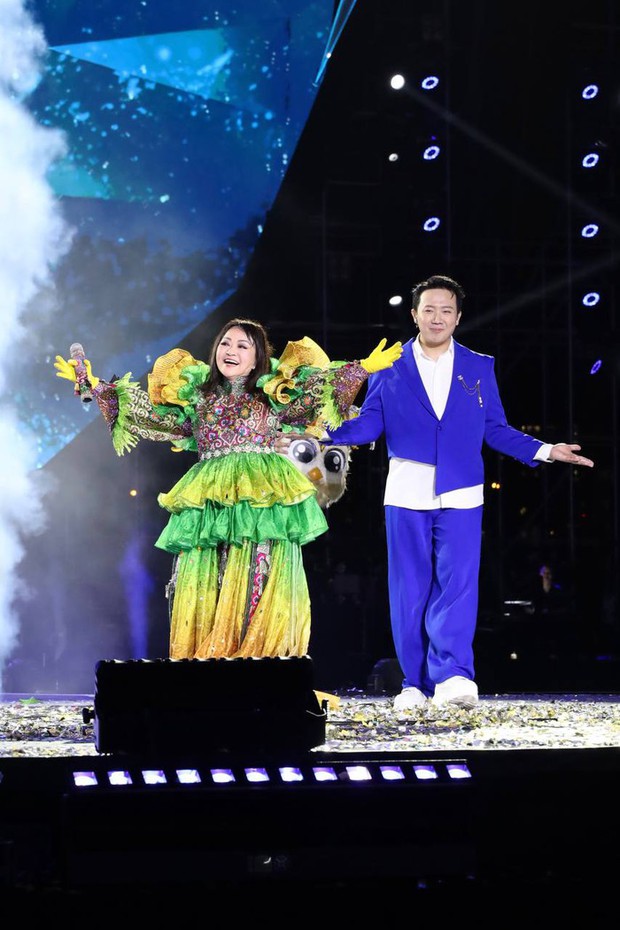 7 lý do khán giả không thể cưỡng lại trước sự giải mật của Cú Tây Bắc tại concert The Masked Singer