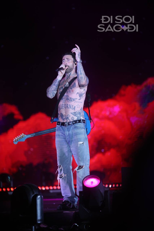 HOT: Bắt cận cảnh Maroon 5 rời khách sạn ra sân bay Phú Quốc, visual Adam Levine thế nào sau đêm diễn bùng nổ? - Ảnh 8.