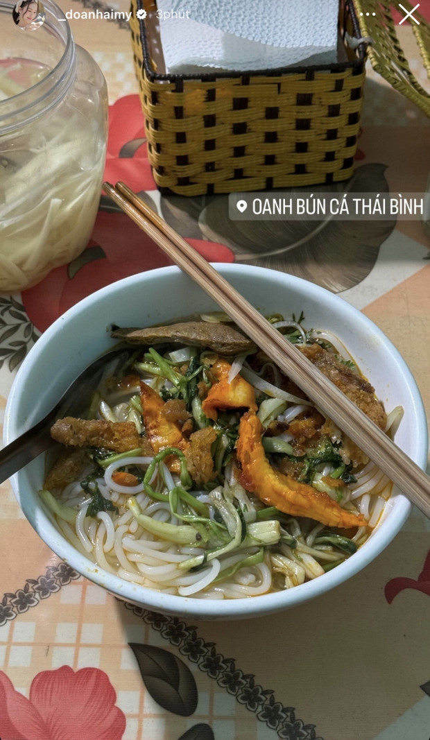 Doãn Hải My trở về nhà bố mẹ chồng sau lễ cưới, thưởng thức món ăn đặc biệt quê Đoàn Văn Hậu