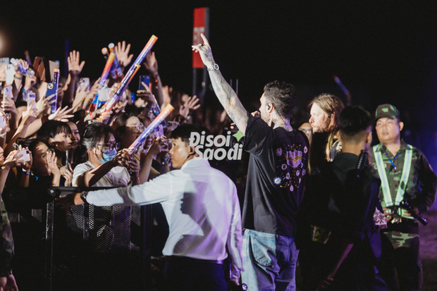 75 phút thăng hoa của Maroon 5 tại Phú Quốc: Bữa tiệc âm nhạc thịnh soạn cùng loạt khoảnh khắc không thể nào quên! - Ảnh 6.