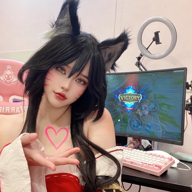 Vào vai Ahri, gái xinh bùng nổ tương tác, danh tính tưởng xa lạ hoá ra Thánh nữ cosplay - Ảnh 9.