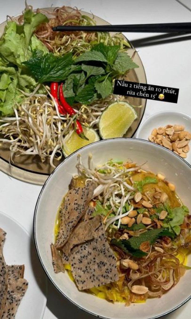Thủ môn Lâm Tây kinh ngạc khi bạn gái quyến rũ tặng quà giáng sinh sớm