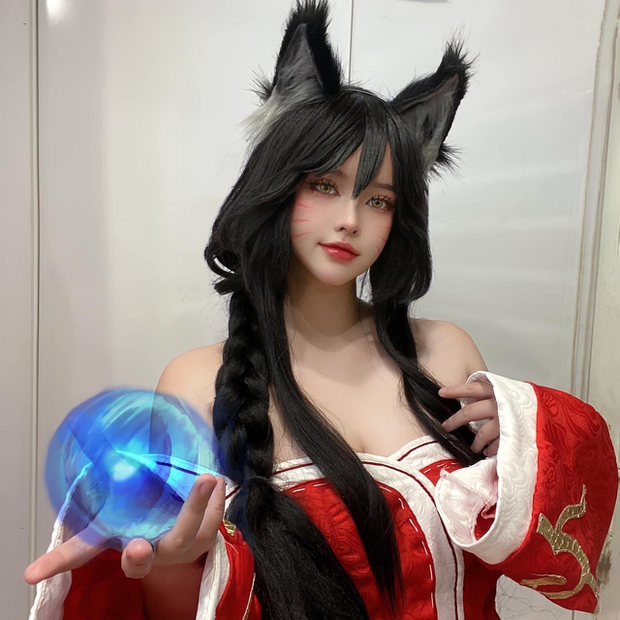 Vào vai Ahri, gái xinh bùng nổ tương tác, danh tính tưởng xa lạ hoá ra Thánh nữ cosplay - Ảnh 8.