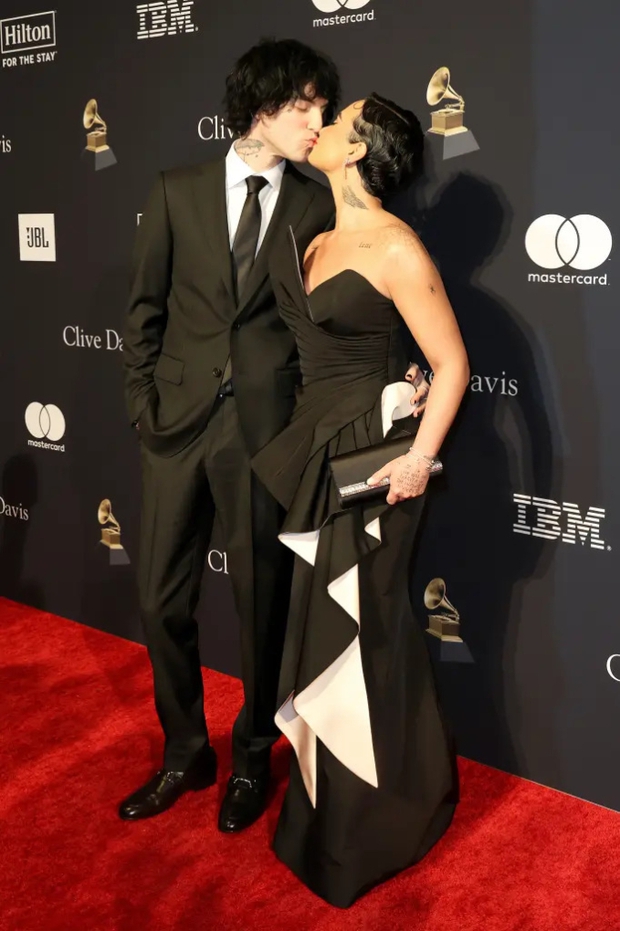 Demi Lovato bất ngờ đồng ý lời cầu hôn bằng nhẫn kim cương trị giá gần 400 triệu đồng sau khi hủy hôn chấn động